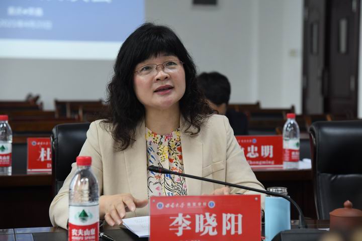 调整大小 李院长特写2.jpg